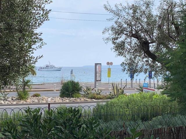Appartement Face A La Mer Et Au Port Saint Laurent Du Var Avec Jardin Privatif Luaran gambar